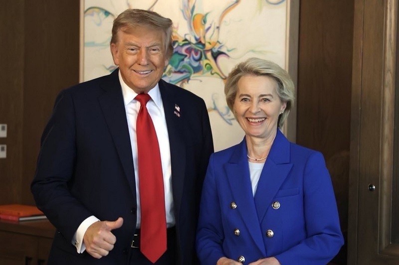 Tổng thống Mỹ Donald Trump và Chủ tịch EC Ursula von der Leyen tại Hội nghị Thượng đỉnh G7 ở Canada ngày 17/6. Ảnh: X/@vonderleyen