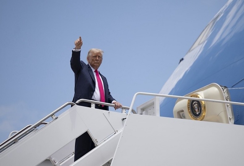 Tổng thống Donald Trump mắc suy tĩnh mạch mạn tính
