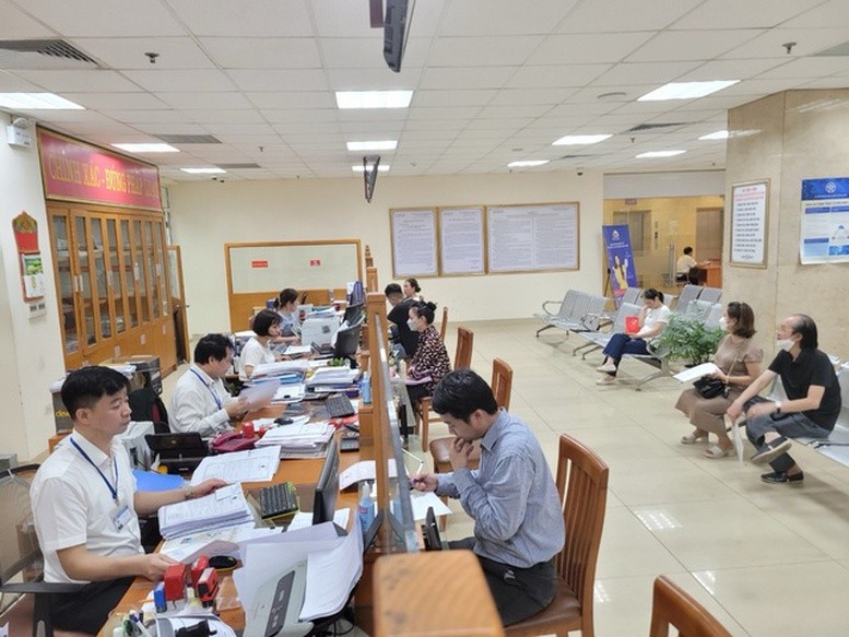 Gỡ vướng thủ tục hành chính trong mô hình hai cấp, xử lý tình trạng cò giấy tờ