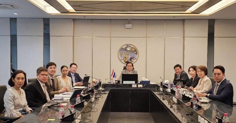 Bộ trưởng Pichai Chunhavajira (giữa) và phái đoàn Thái Lan hội đàm trực tuyến với USTR. Ảnh: Facebook/@Pichai Chunhavajira