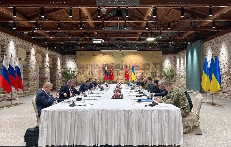 Phái đoàn Nga và Ukraine trong vòng đàm phán ngày 16/5. Ảnh: TASS