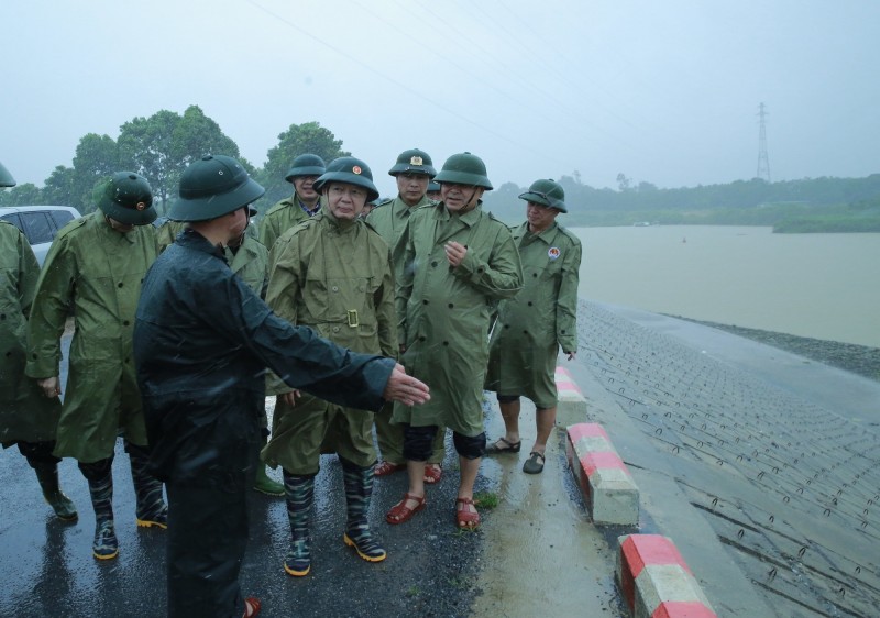 Phó Phiên bản chính thức của 555Win kiểm tra công tác ứng phó bão số 3 tại Thanh Hóa