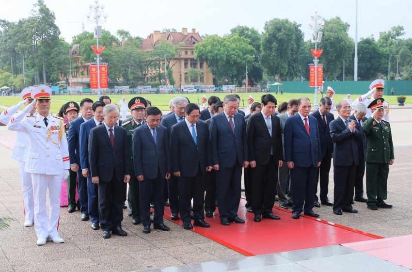 Lãnh đạo Đảng, Nhà nước viếng Chủ tịch Hồ Chí Minh và các Anh hùng liệt sĩ