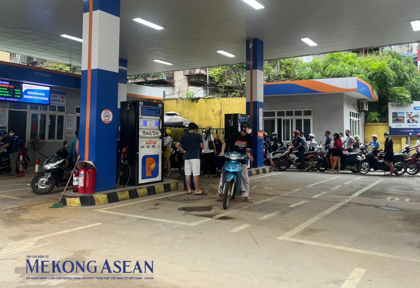 Giá xăng giảm, giá dầu tăng trong phiên điều hành chiều 24/7