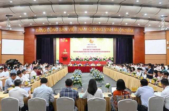 Hơn 77.000 cán bộ, công chức nghỉ việc sau tinh gọn bộ máy