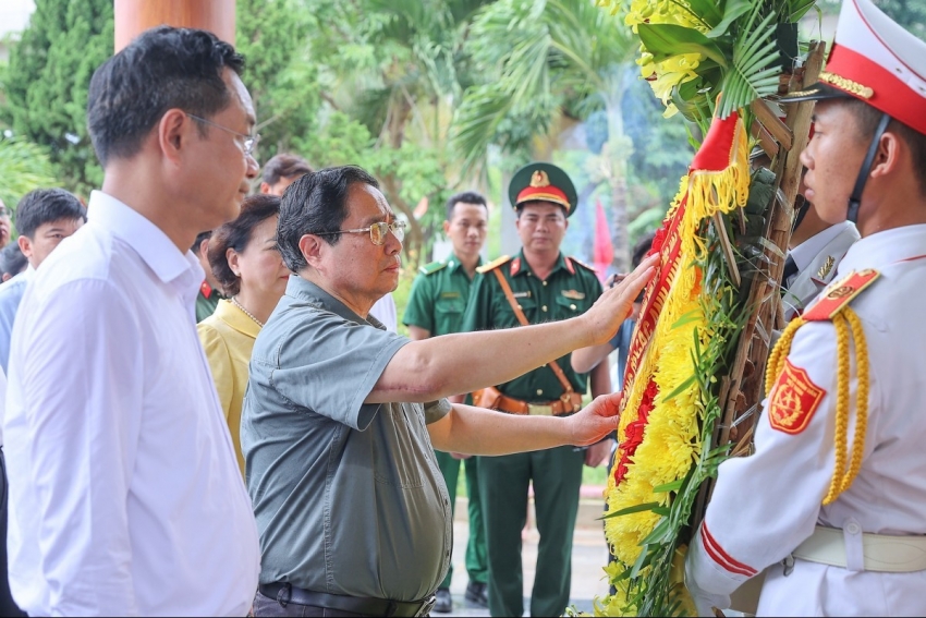 thu tuong tri an cac anh hung liet si tai quang tri