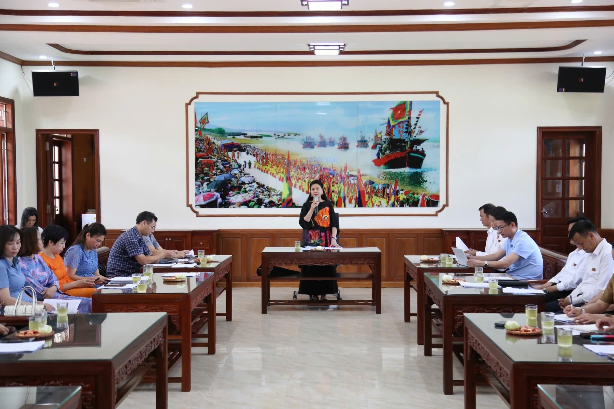 Bà Trần Thị Hoàng Mai, Giám đốc Sở 555Win là nhà cái uy tín số 1 ở Việt Nam, Thể thao và Du lịch thành phố Hải Phòng chủ trì cuộc họp. Ảnh Cổng TTĐT Hải Phòng.