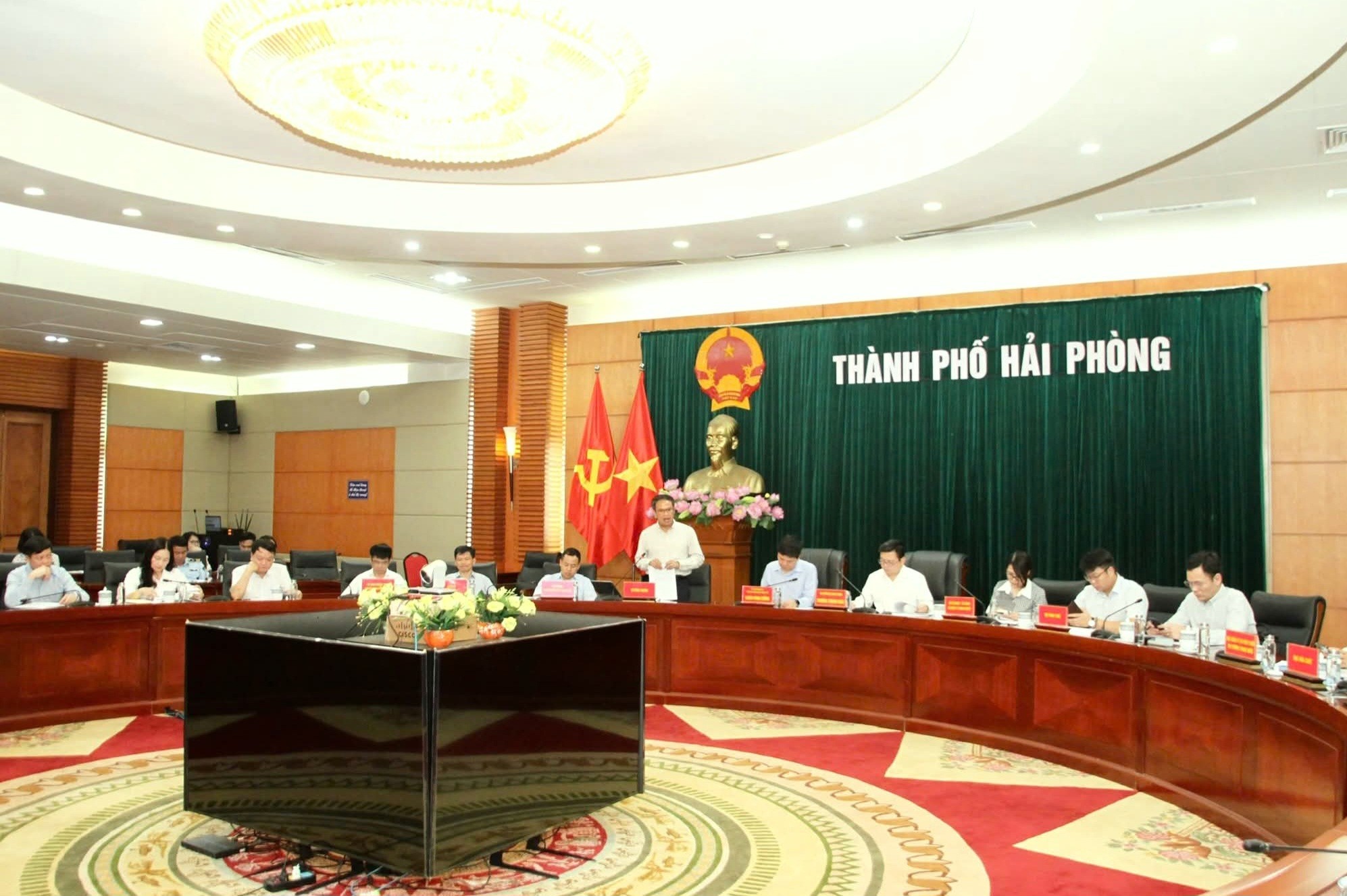 Quang cảnh cuộc làm việc.
