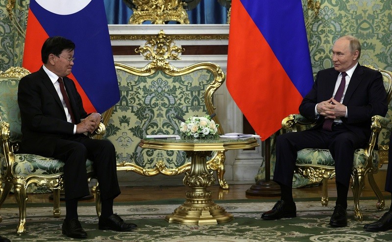 Ông Thongloun Sisoulith và ông Vladimir Putin hội đàm tại Điện Kremlin. Ảnh: Bộ Ngoại giao Nga