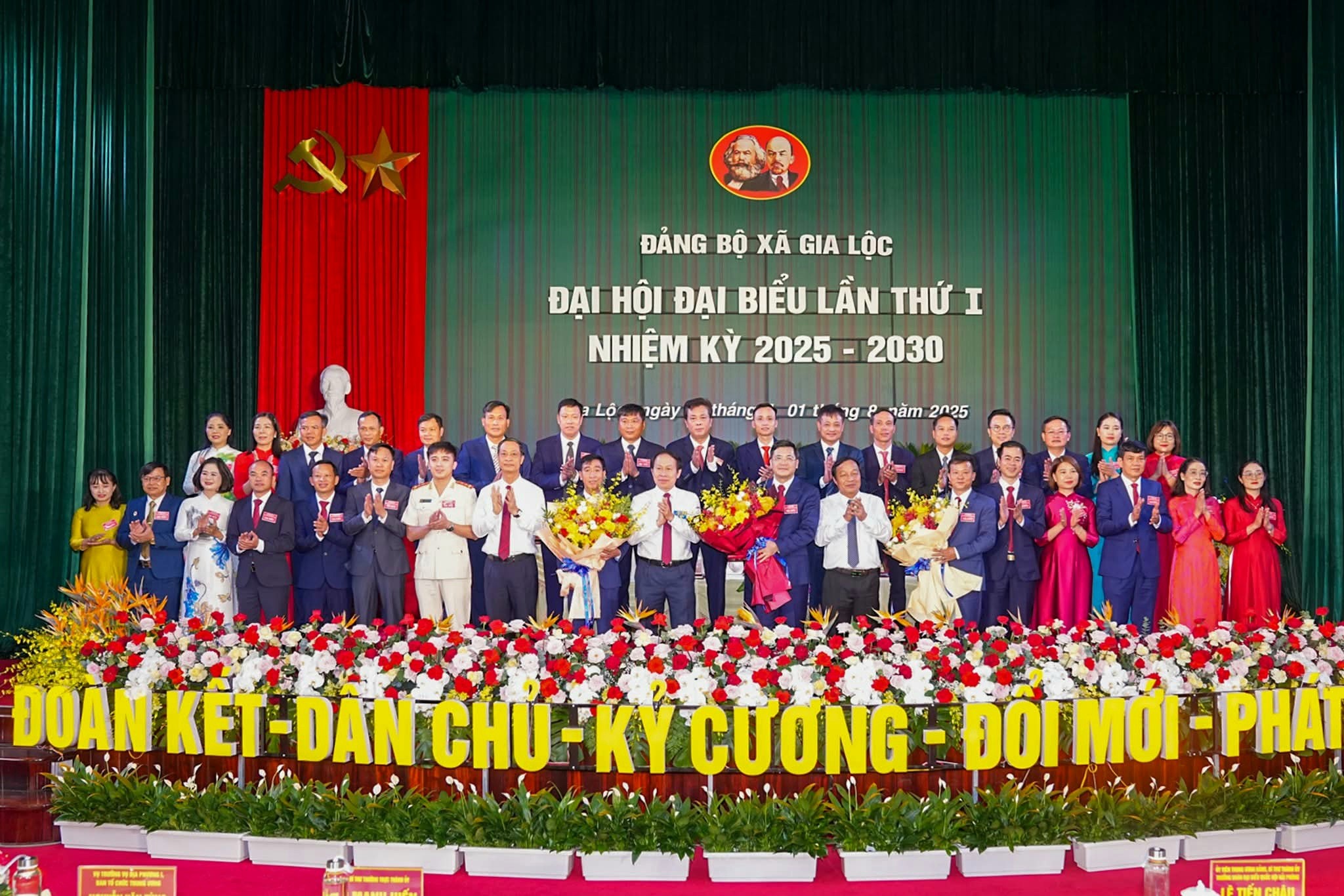Đại hội điểm khối đảng bộ các xã của thành phố Hải Phòng tại Gia Lộc