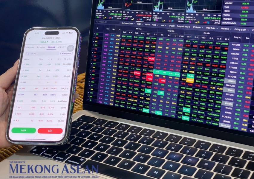 Cổ phiếu tuần qua: SHB 'vững chân' trước biến động, TAL chào sàn may mắn