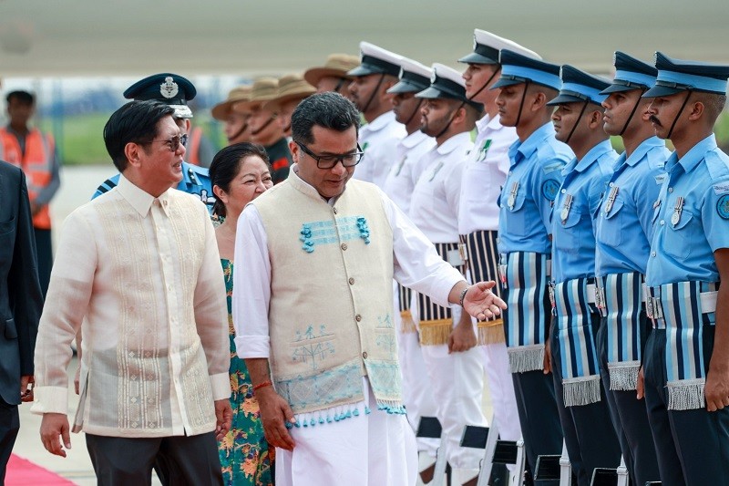 Tổng thống Ferdinand Marcos Jr và Đại sứ Ấn Độ tại Philippines Harsh Kumar Jain. Ảnh: Văn phòng Tổng thống Philippines