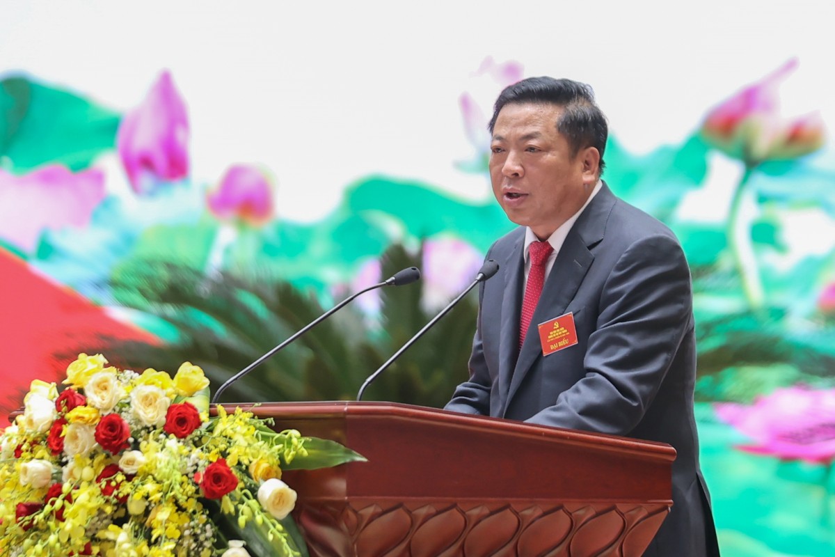 Bộ trưởng Bộ Xây dựng Trần Hồng Minh báo cáo - Ảnh: VGP