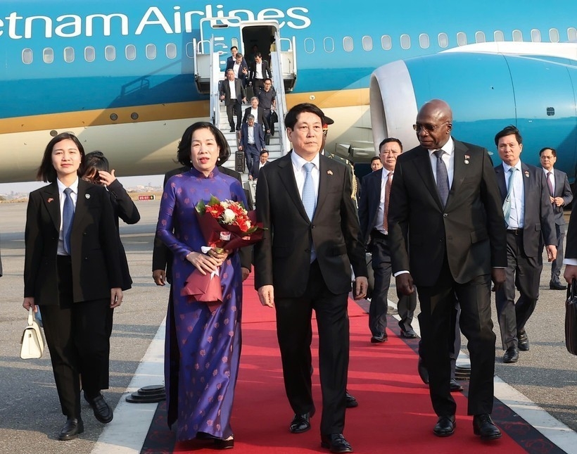 Chủ tịch nước Lương Cường bắt đầu thăm cấp Nhà nước Angola