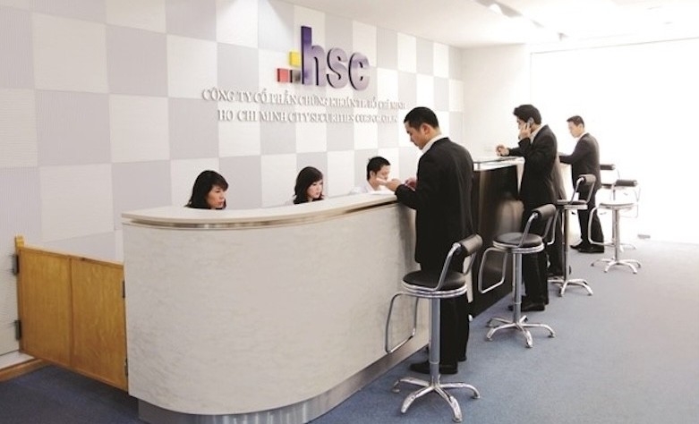 HFIC chuyển nhượng quyền mua cổ phiếu HCM giá thấp hơn 50% trên sàn