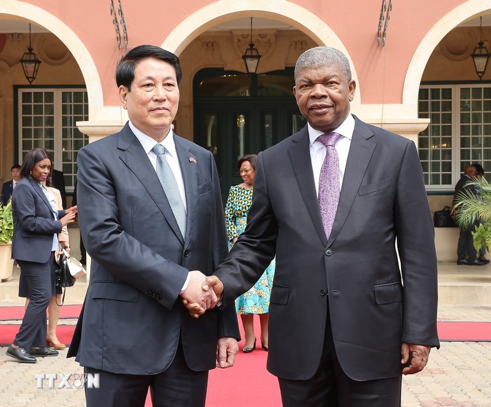 Angola đón Chủ tịch nước Lương Cường theo nghi thức cao nhất