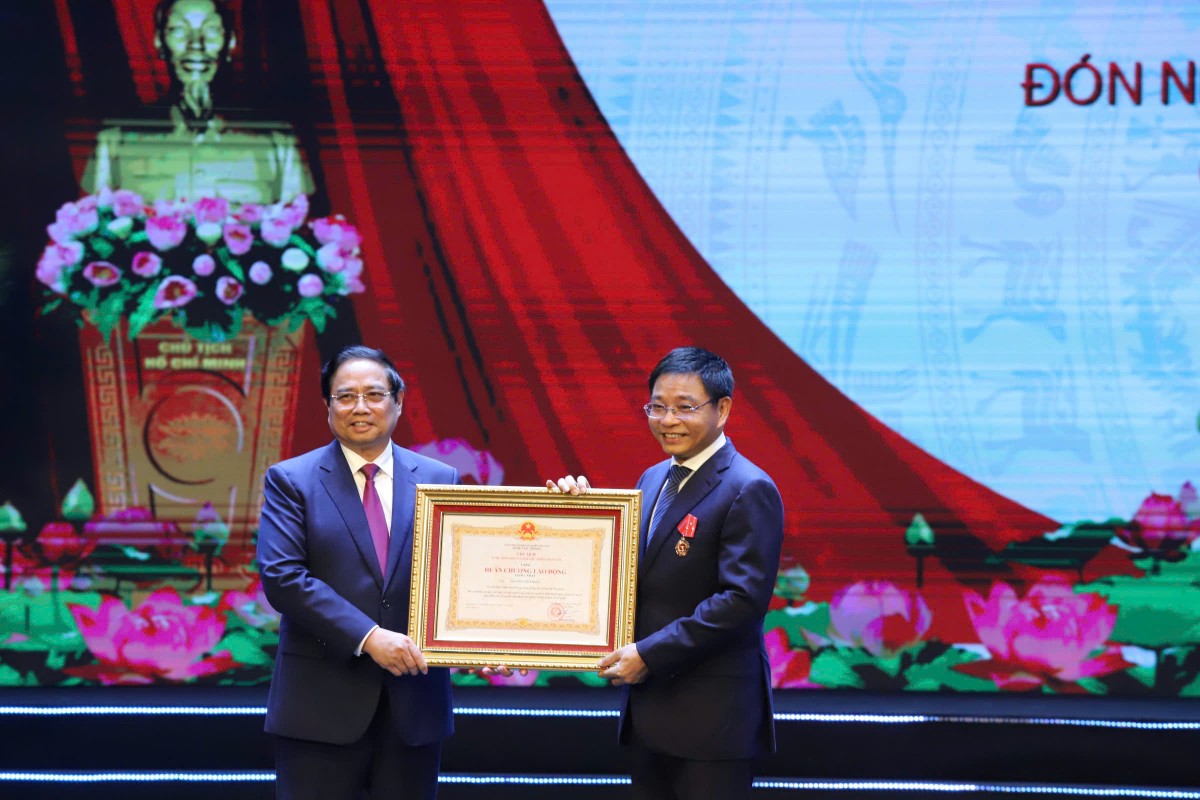 Tổng Bí thư Tô Lâm trao Huân chương Độc lập hạng Nhất cho Trang Nhà Cái 555win.com - Đăng Nhập +555k