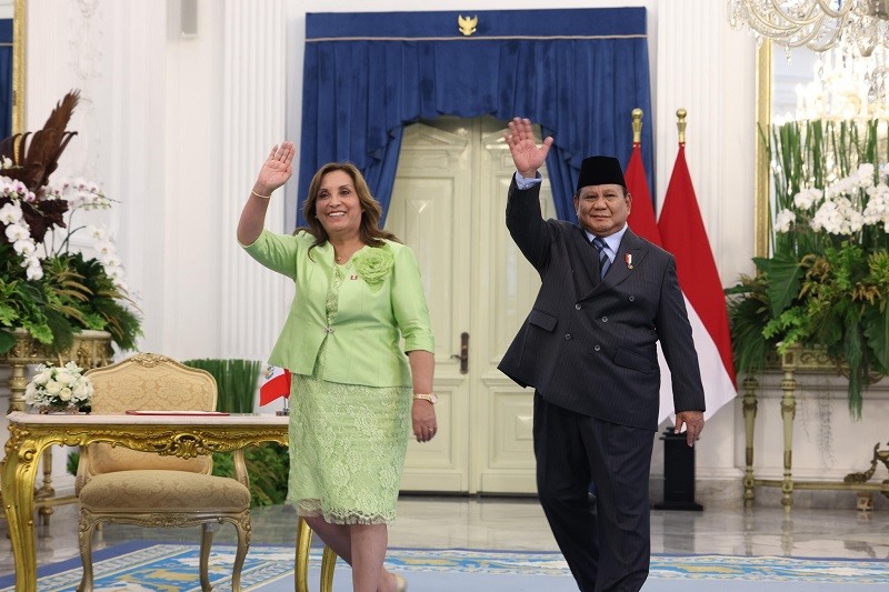 Tổng thống Peru Dina Boluarte (trái) và Tổng thống Indonesia Prabowo Subianto tại Cung điện Merdeka ngày 11/8. Ảnh: Facebook/@Prabowo Subianto