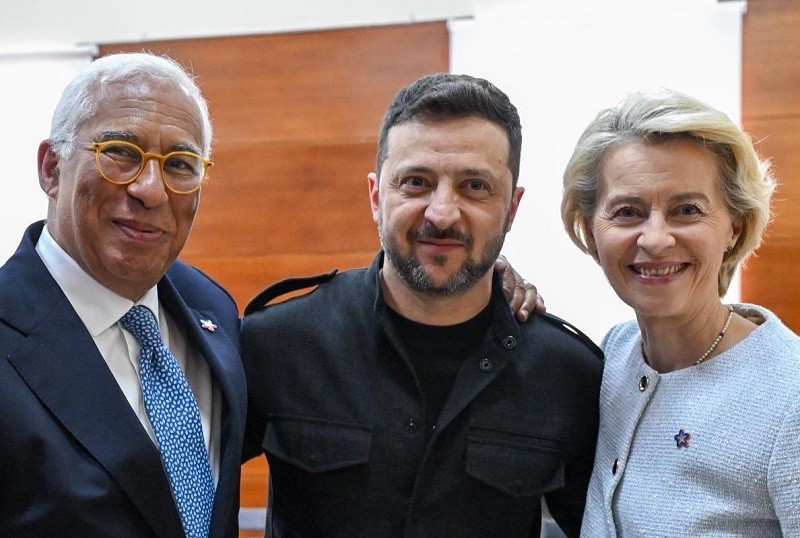 Từ trái sang phải: Chủ tịch Hội đồng châu Âu Antonio Costa, Tổng thống Ukraine Volodymyr Zelensky và Chủ tịch Ủy ban châu Âu Ursula von der Leyen. Ảnh: X/@vonderleyen