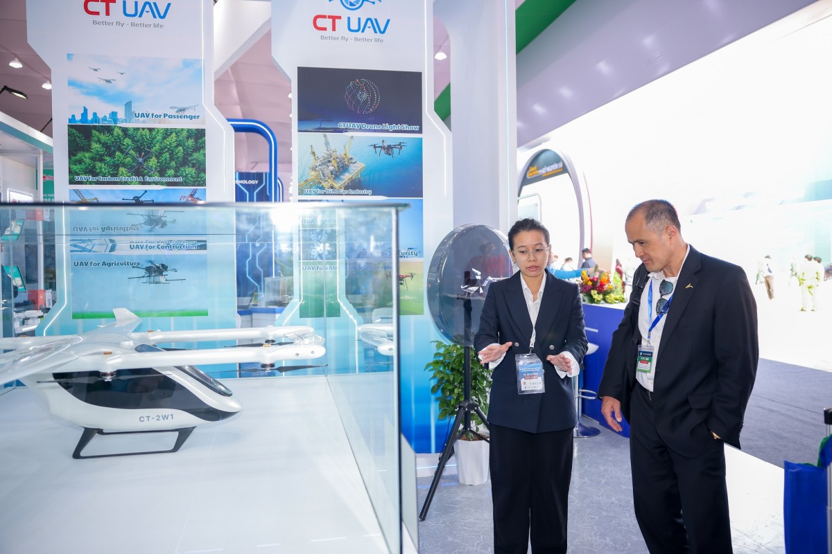 Một mẫu UAV do CT Group sản xuất trưng bày tại Triển lãm Quốc phòng quốc tế Việt Nam 2024. Ảnh: CT Group.