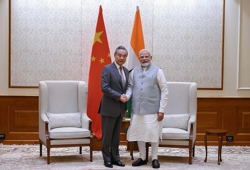 Ông Vương Nghị và ông Narendra Modi tại New Delhi (Ấn Độ) ngày 19/8. Ảnh: Tân Hoa xã.