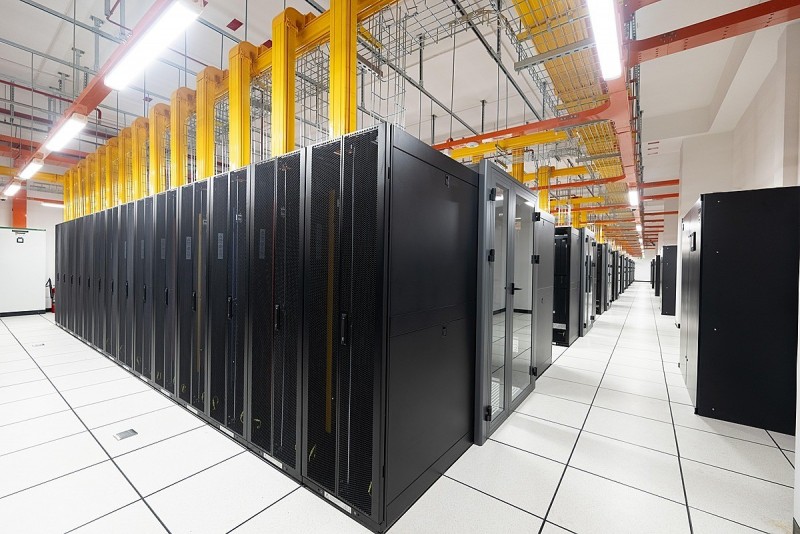 Hệ thống tủ racks tại trung tâm dữ liệu FPT