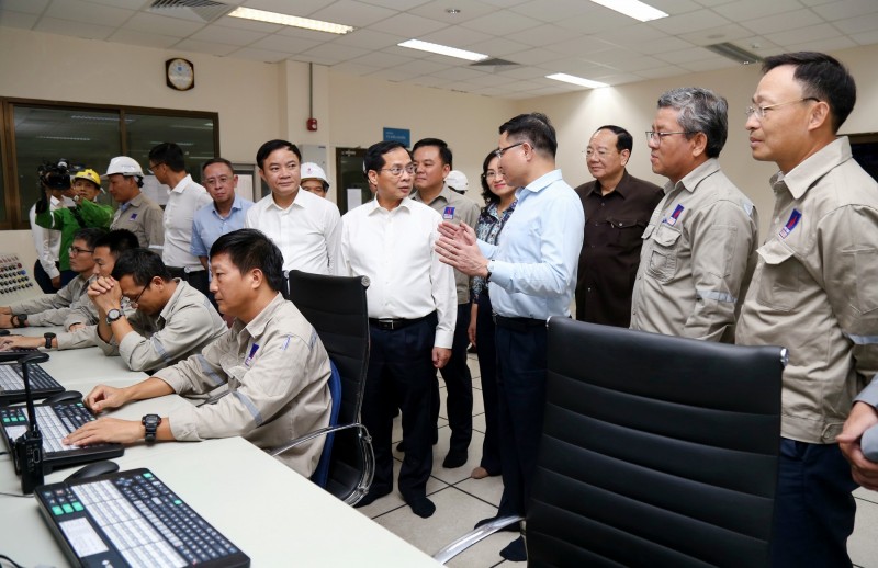 Phó Phiên bản chính thức của 555Win Bùi Thanh Sơn thăm và làm việc tại Nhà máy Đạm Phú Mỹ
