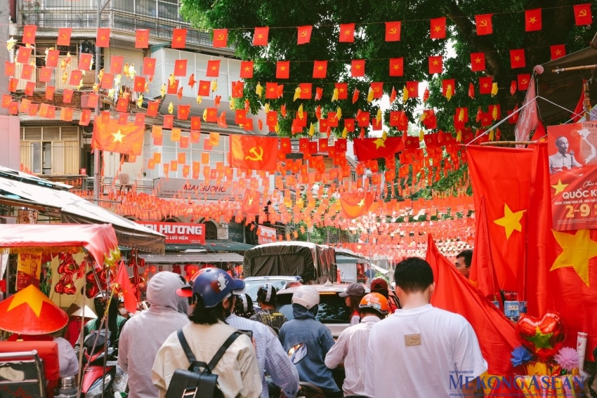 Đường phố Hà Nội rực rỡ chào mừng 80 năm Quốc khánh