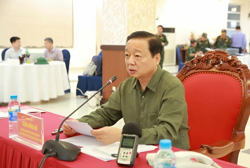 Phó Thủ tướng Trần Hồng Hà họp chỉ đạo khắc phục hậu quả bão số 5