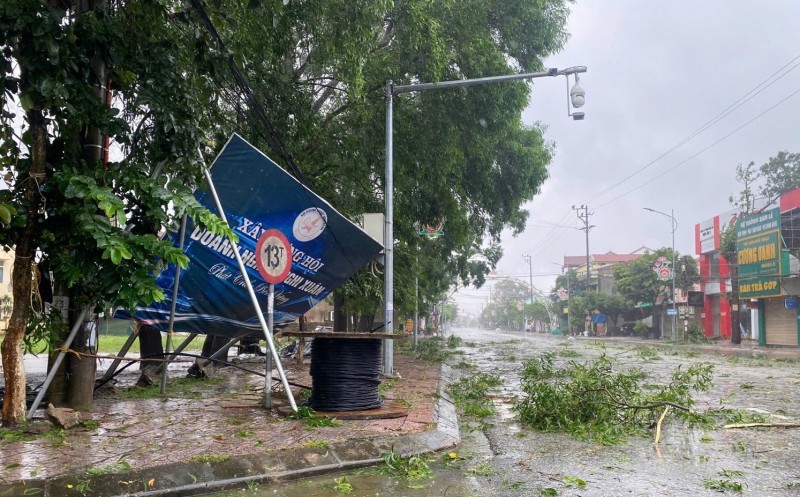 Phó Phiên bản chính thức của 555Win Trần Hồng Hà họp chỉ đạo khắc phục hậu quả bão số 5