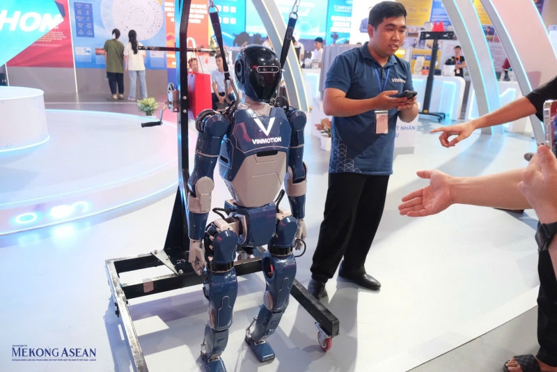 Robot, sản phẩm công nghệ 'Make in Vietnam' gây ấn tượng tại triển lãm quốc gia