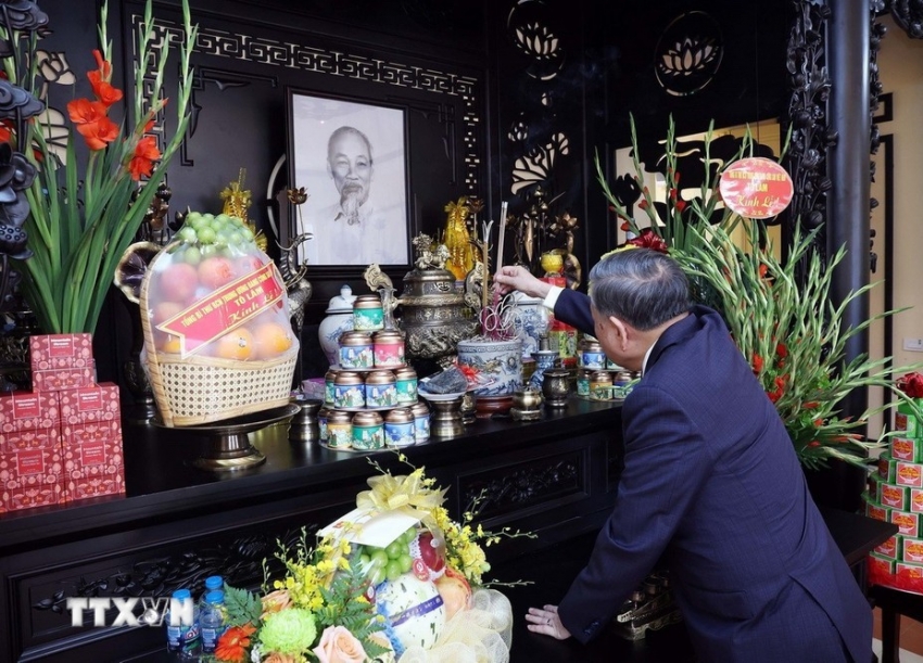 Tổng Bí thư dâng hương tại nơi Chủ tịch Hồ Chí Minh viết Tuyên ngôn Độc lập
