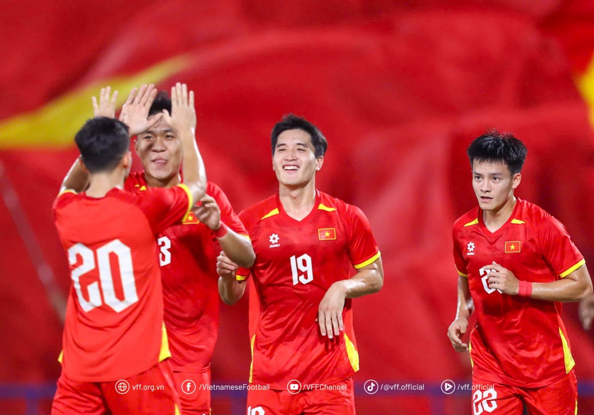 Nguyễn Ngọc Mỹ (số 19) là người mở tỷ số cho U23 Việt Nam. Ảnh: VFF