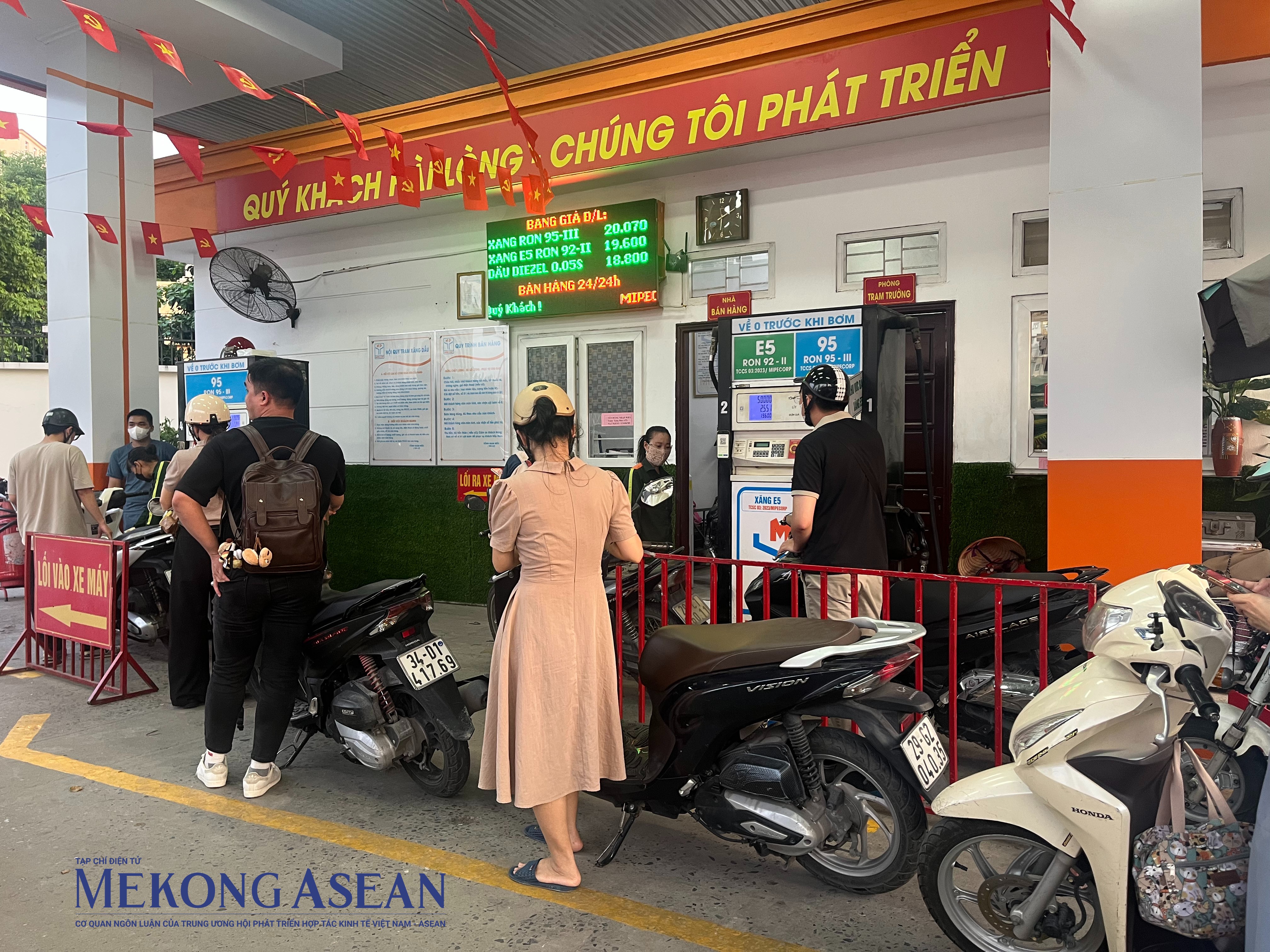 Giá dầu diesel giảm còn hơn 27.000 đồng/lít