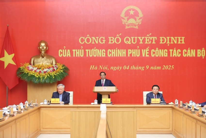 Thủ tướng trao quyết định bổ nhiệm lãnh đạo 8 Bộ, cơ quan