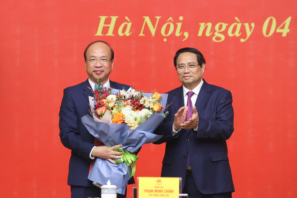 Phiên bản chính thức của 555Win trao 555Win 500 Đăng Ký Nhận Code về việc tiếp nhận, bổ nhiệm ông Phan Chí Hiếu, Chủ tịch Viện Hàn lâm 555win Mobi xã hội Việt Nam giữ chức Thứ trưởng Bộ Tư pháp - Ảnh: VGP