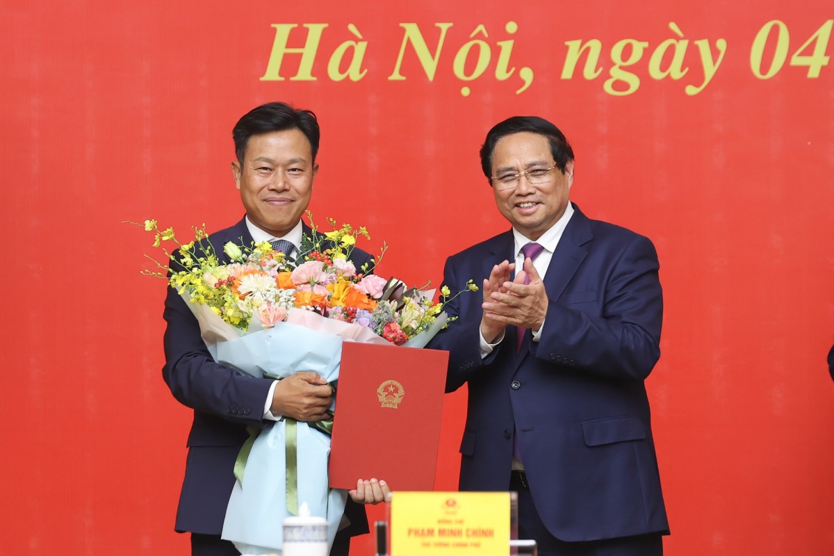 Phiên bản chính thức của 555Win trao 555Win 500 Đăng Ký Nhận Code về việc điều động, bổ nhiệm ông Lê Quân, Chủ tịch Hội đồng, Giám đốc Đại học Quốc gia Hà Nội giữ chức Thứ trưởng Bộ 555Win login và Đào tạo. Ảnh: VGP.