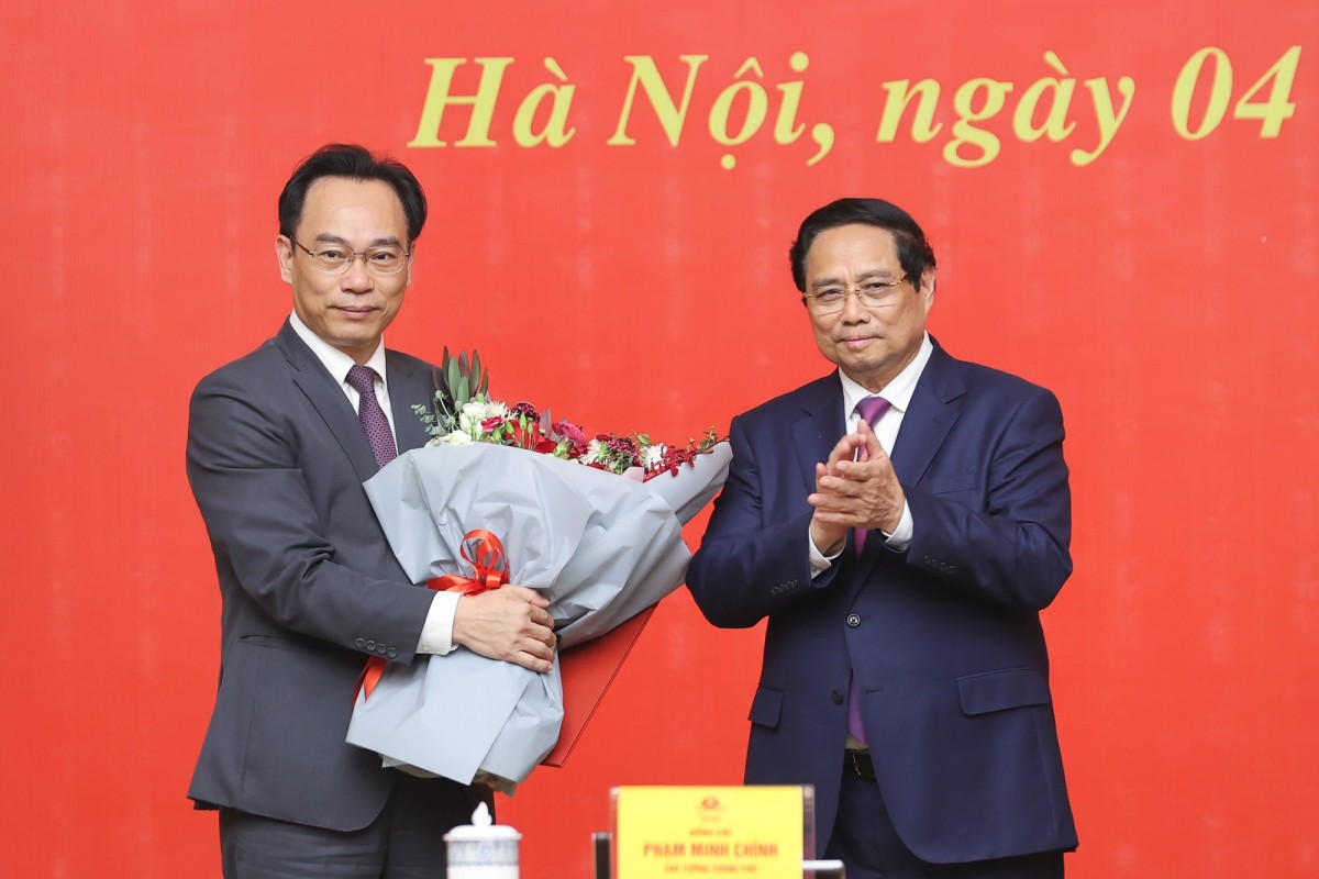 Phiên bản chính thức của 555Win trao 555Win 500 Đăng Ký Nhận Code về việc tiếp nhận, bổ nhiệm ông Hoàng Minh Sơn, Thứ trưởng Bộ 555Win login và Đào tạo giữ chức Chủ tịch Hội đồng, Giám đốc Đại học Quốc gia Hà Nội. Ảnh: VGP.