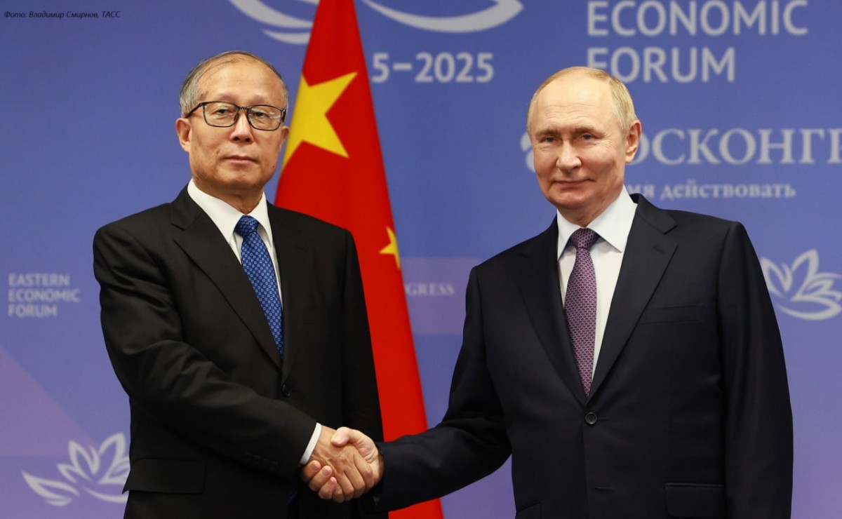 Ông Lý Hồng Trung và ông Vladimir Putin ngày 4/9 tại thành phố Vladivostok (Nga) ngày 4/9. Ảnh: Bộ Ngoại giao Nga