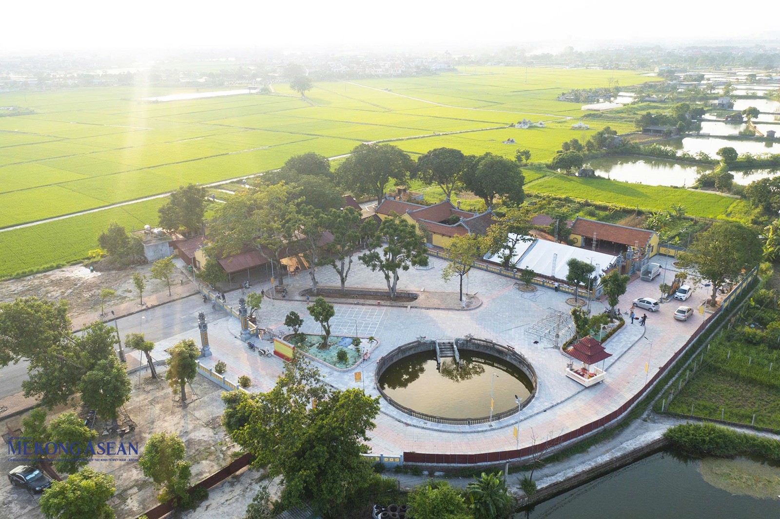 Đền Đươi tọa lạc tại thôn Quỳnh Huê, xã Yết Kiêu, thành phố Hải Phòng. Đền được xếp hạng di tích lịch sử văn hoá cấp quốc gia năm 1992. Ảnh Quang Tiệp.