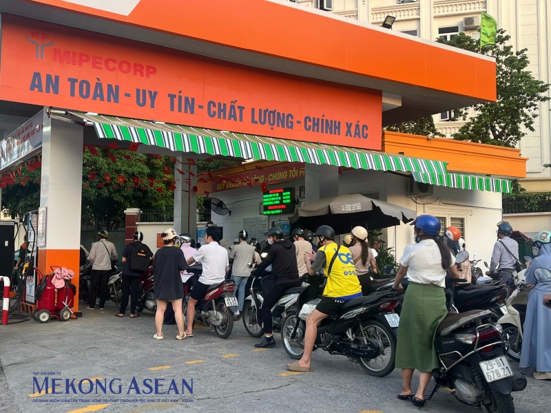 Xăng RON 95 giảm xuống dưới 20.000 đồng/lít