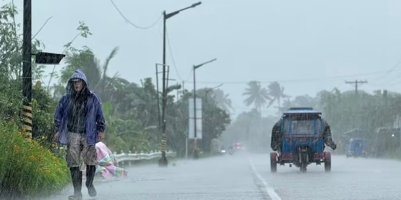 Siêu bão áp sát Philippines, cơ quan chính phủ và trường học đóng cửa