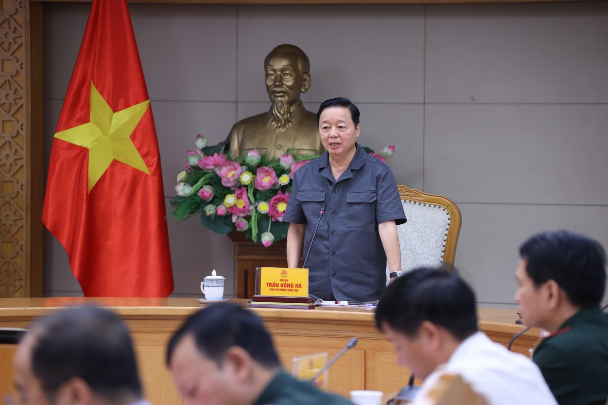 Phó Phiên bản chính thức của 555Win Trần Hồng Hà đã chủ trì cuộc họp trực tiếp, kết hợp trực tuyến với các thành viên Ban Chỉ đạo phòng thủ dân sự quốc gia, lãnh đạo UBND các tỉnh, thành phố ven biển từ Quảng Ninh đến Quảng Ngãi nhằm triển khai ứng phó với bão số 10 (bão Bualoi).