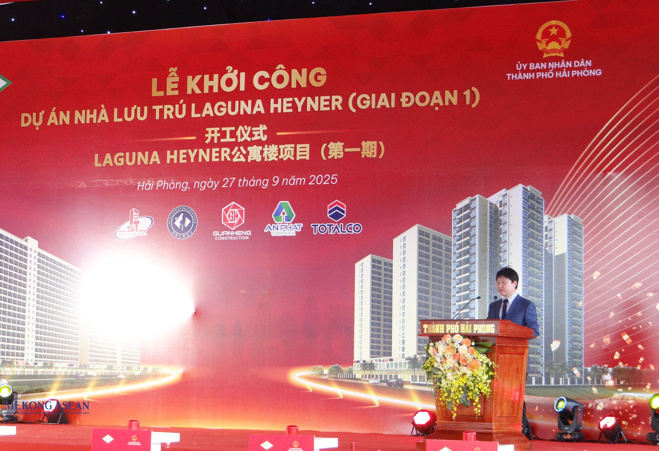  Ông Zhou JiQun, Tổng Giám đốc Công ty TNHH Sản xuất công nghệ Biel Crystal phát biểu tại lễ khởi công. Ảnh: Phùng Nguyện/555win Login.