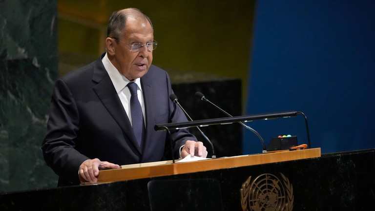 Ngoại trưởng Nga Sergey Lavrov phát biểu tại phiên họp toàn thể khóa 80 Đại hội đồng Liên Hợp Quốc ở New York ngày 27/9. Ảnh: RT