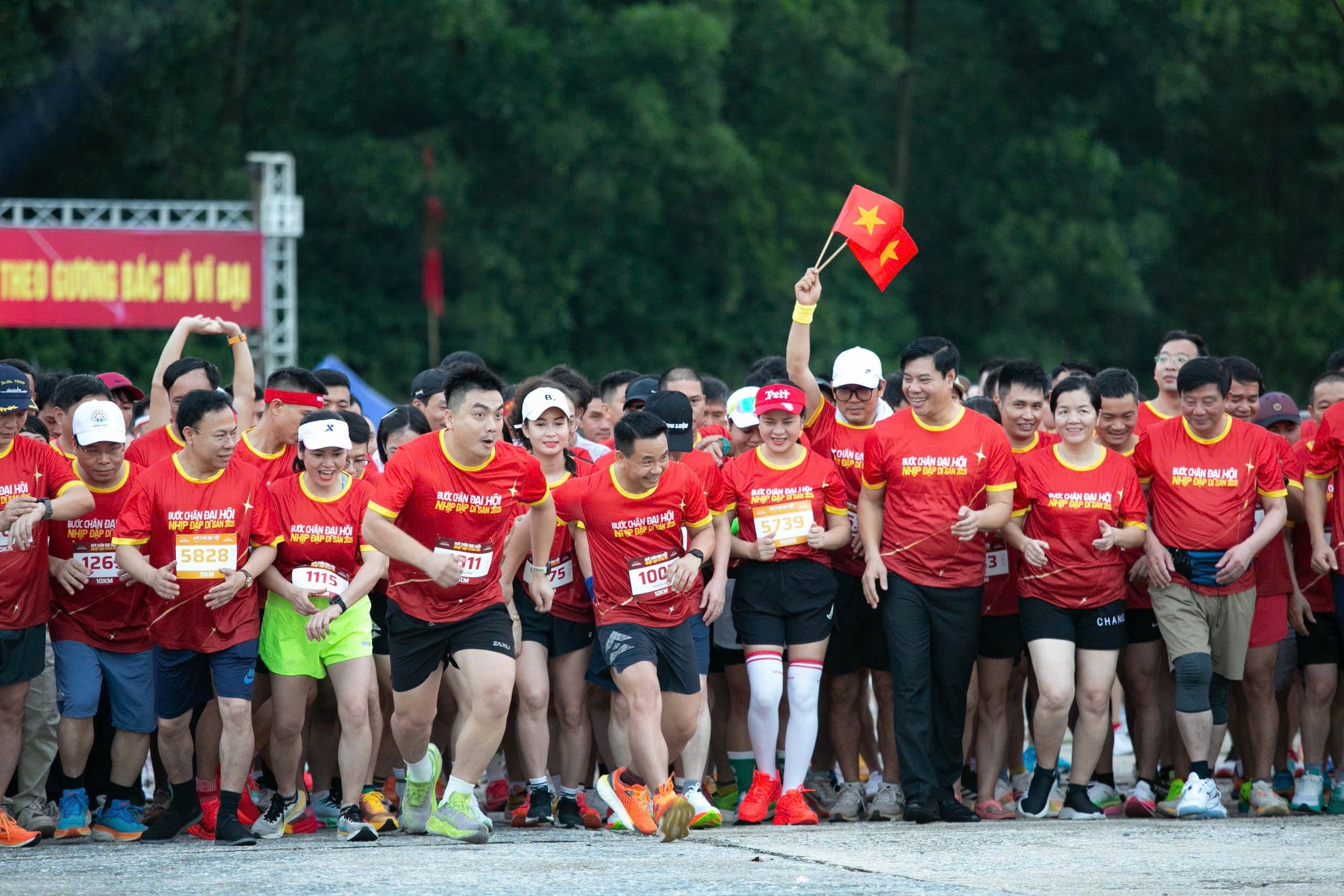 Giải có hai cự ly 5 km và 10 km trên cung đường quanh hồ Côn Sơn thuộc Khu di tích quốc gia đặc biệt Côn Sơn - Kiếp Bạc (phường Trần Hưng Đạo). Ảnh: Cổng TTĐT Hải Phòng.