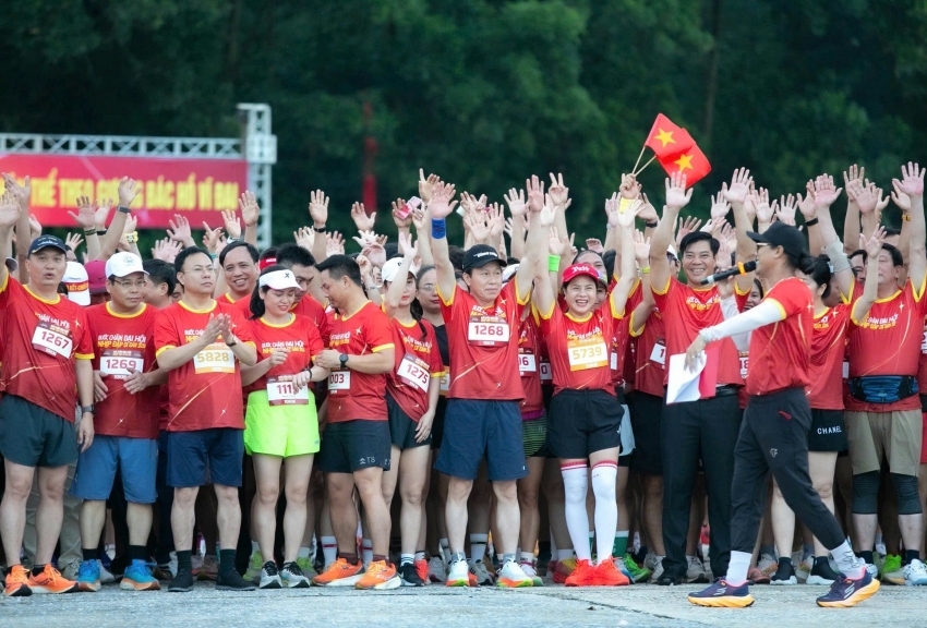 Bí thư Hải Phòng tham gia giải chạy tại Khu di tích Côn Sơn - Kiếp Bạc