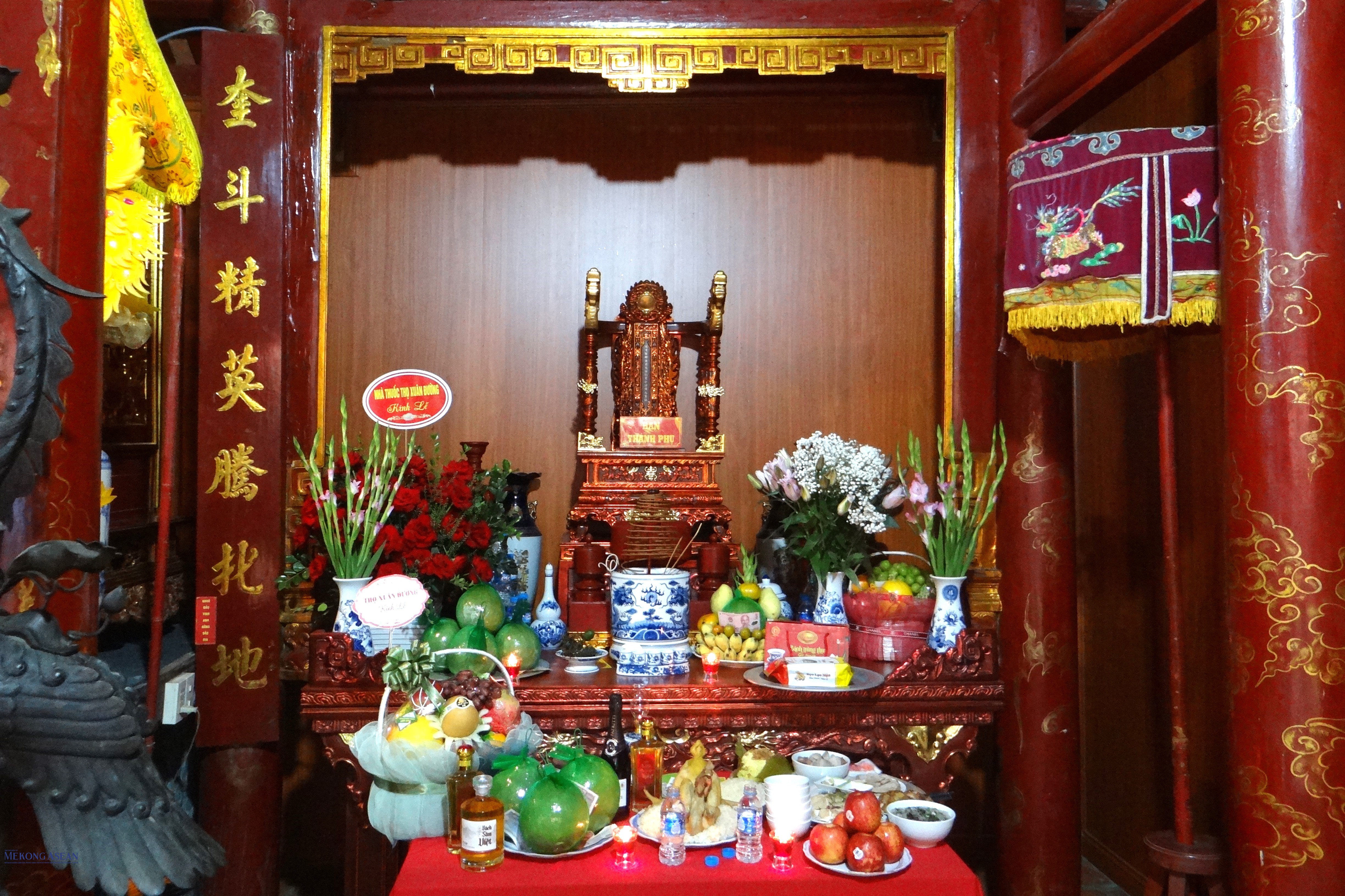Ngai và bài vị, ban thờ Thánh phụ sinh thành Đại danh y Tuệ Tĩnh tại đền Xưa, xã Tuệ Tĩnh, thành phố Hải Phòng. Ảnh: Phùng Nguyện/555win Login.