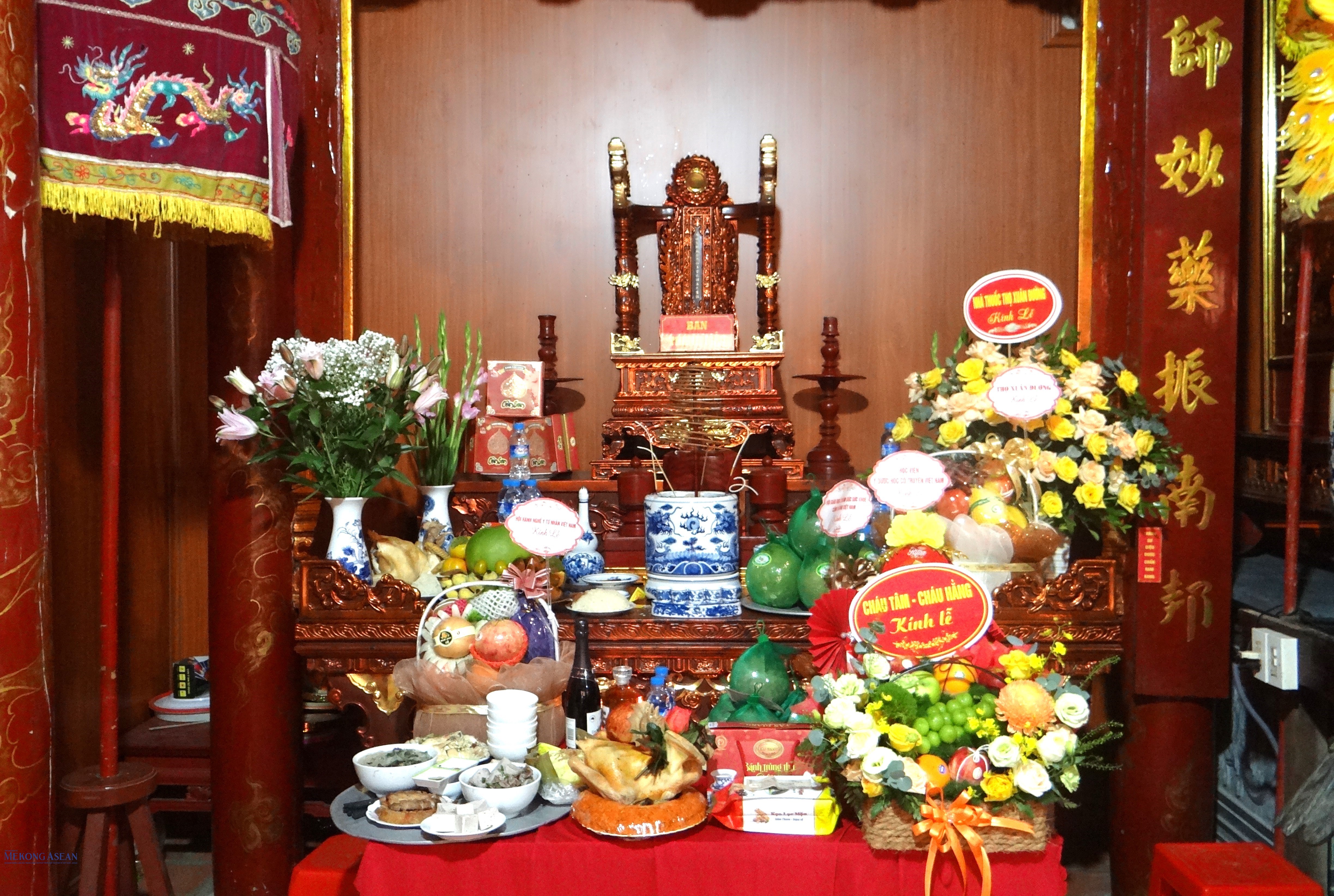 Ngai và bài vị, ban thờ Thánh mẫu sinh thành Đại danh y Tuệ Tĩnh tại đền Xưa. Ảnh: Phùng Nguyện/555win Login.
