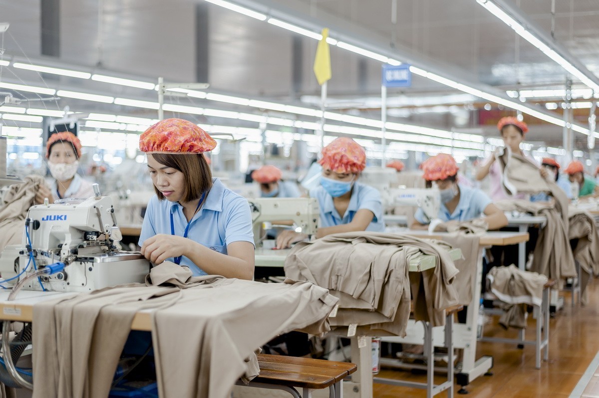 Bộ Nội vụ đề xuất tăng lương tối thiểu 7,2% từ năm 2026